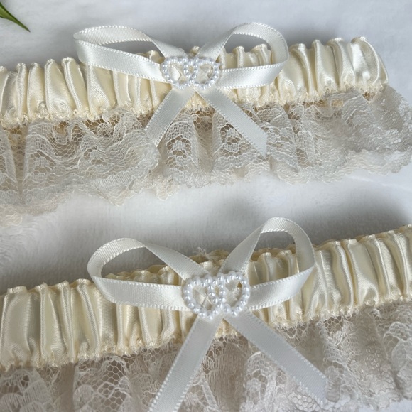 Vintage Lace Garter Belt - Picture 2 of 4